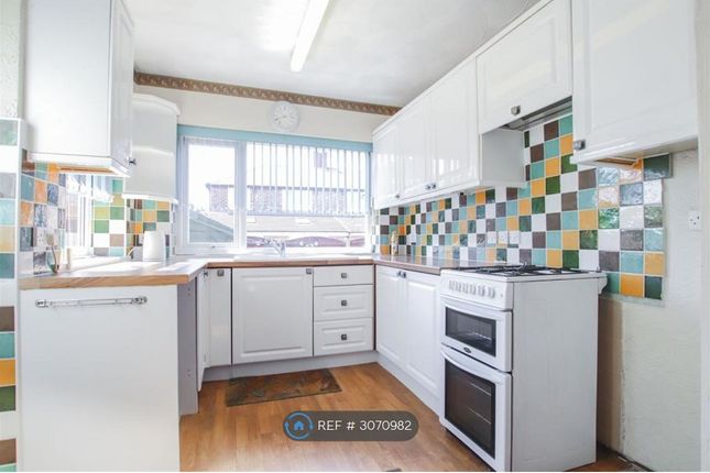 Collingwood Drive, Swinton, Manchester photo 4