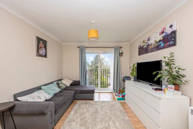 15 Leicester Court Newbury Road, Crawley photo 2
