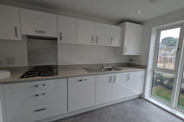 27, Grenadier Drive, Kent photo 4