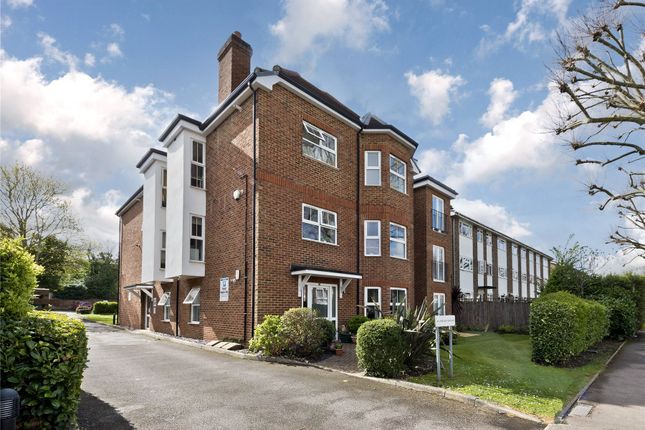 Flat for sale in Lovelace Gardens, Surbiton