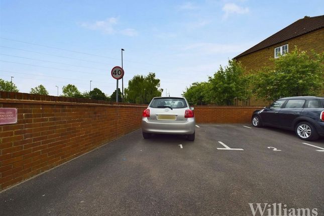 27 Brimmers Way, Aylesbury photo 4