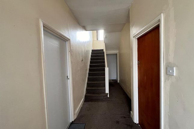 Flat for sale in Norfolk Road, Seven Kings, Ilford