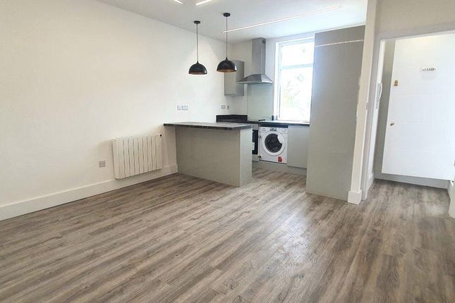 Flat to rent in Collier Row Road, Collier Row, Romford