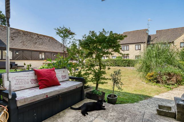 73, Barclay Court, Cirencester photo 2