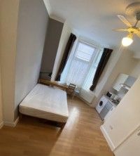 Flat to rent in Palatine Road, London