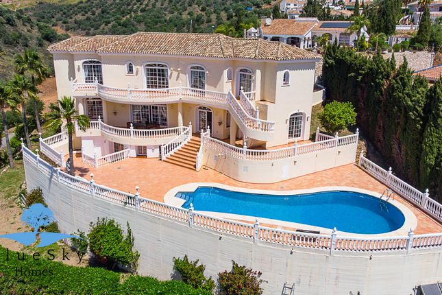 Thumbnail Villa for sale in Mijas, Malaga, Spain
