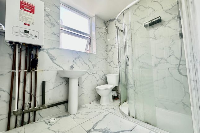 Flat 2, 183a, Richmond Road, Ilford photo 2