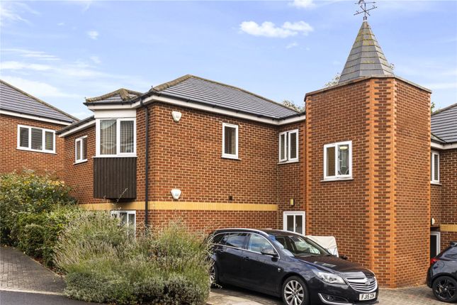 2-bed flat on Falcon Mews, N E Lincs, £140,000
