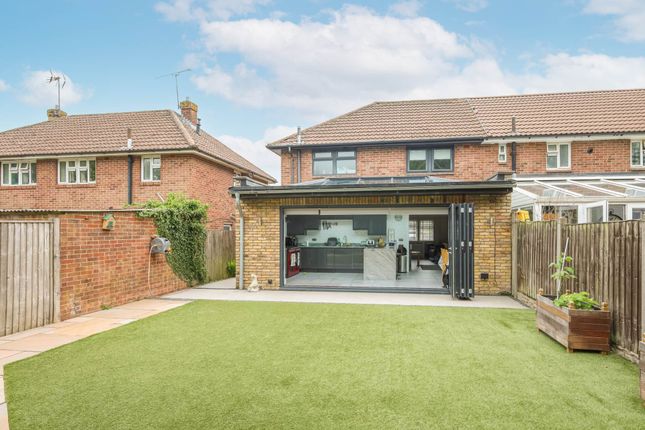 16, Bennetts Wood, Dorking photo 3