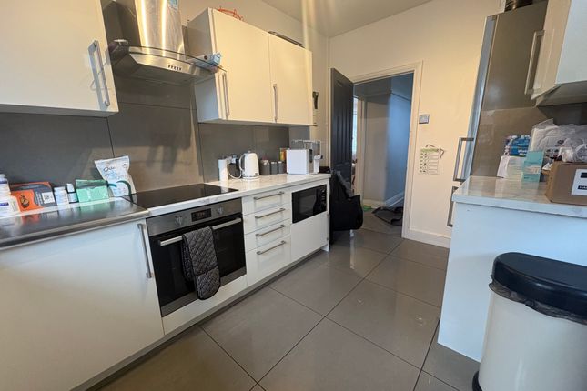 24, Hill Crest, Potters Bar photo 4