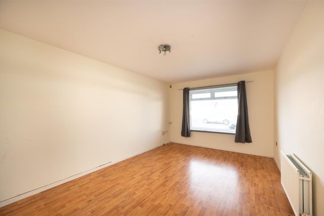 47, Craigroyston Grove, Edinburgh photo 4