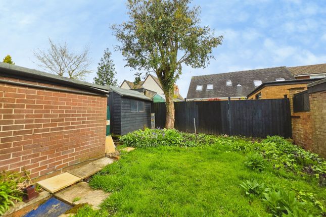 3, Beech Close, Biddulph Moor photo 2