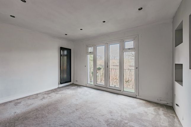 Flat 7, Downside Court, 3-9, Nutfield Road, Redhill photo 3