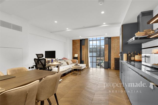 Studio flat on Switch House East, Circus Road East, £3,500/mo