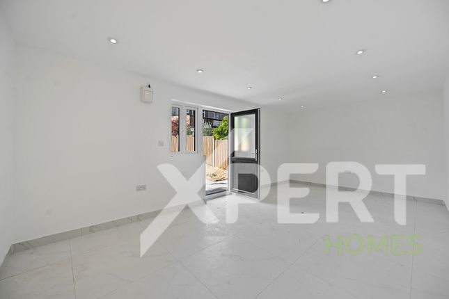 64, The Heights, Northolt photo 3