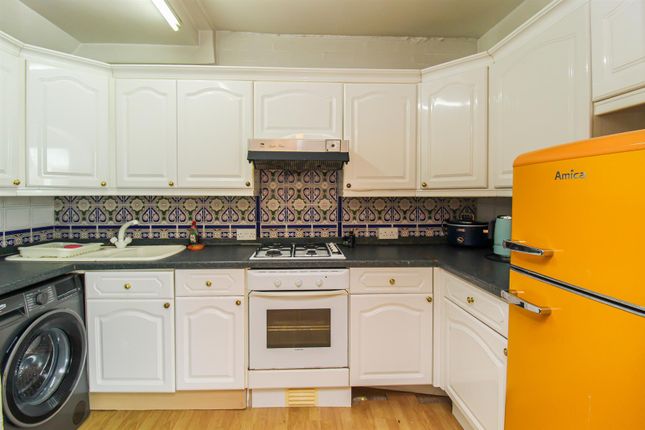 8, Rayner Street, Wakefield photo 2