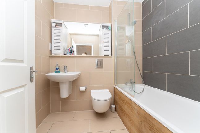 Flat for sale in Hilda Road, Southall