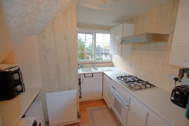 3, Flat  Canterton, Pinner photo 3