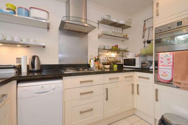24 Dolphin Court, Dolphin Close, Surbiton photo 4
