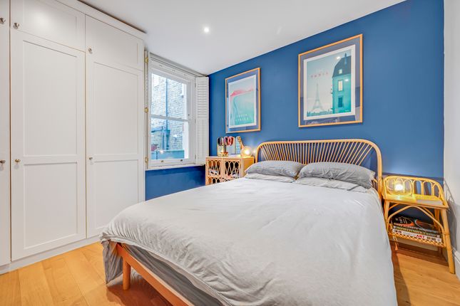 Flat for sale in Queensmill Road, London