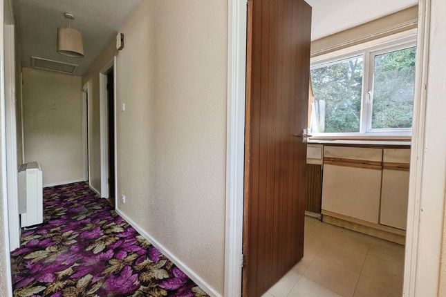 18, Wood Grove, Newcastle Upon Tyne photo 5