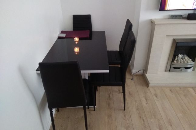 7 Watling Court, Dunstable photo 3
