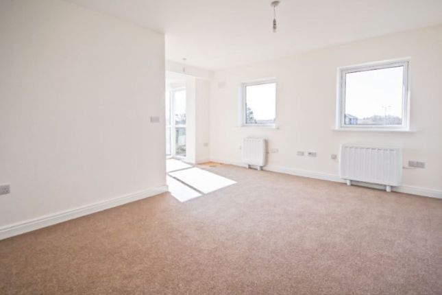 Flat to rent in Wellingtonia Gardens, Gloucester