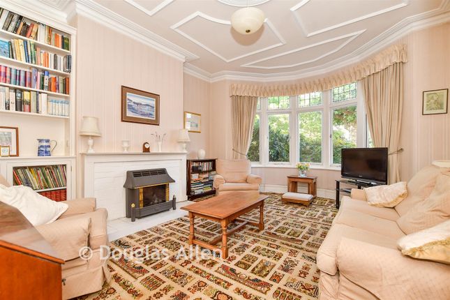 30, Monkhams Avenue, Woodford Green photo 3