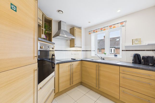 19 Clarence Court, Horsham photo 4