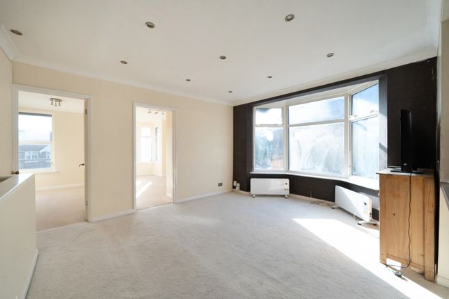 Flat A, 244, West Wycombe Road, Buckinghamshire photo 2