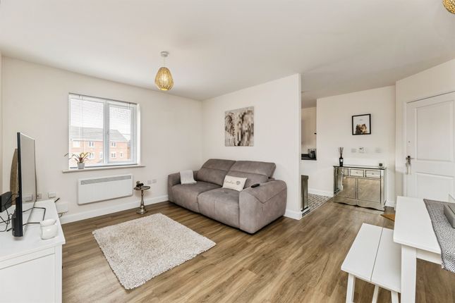 12, Woodside Court, LEEDS photo 3