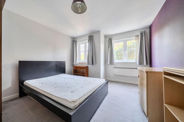69 Hoddinott Road, Eastleigh photo 4
