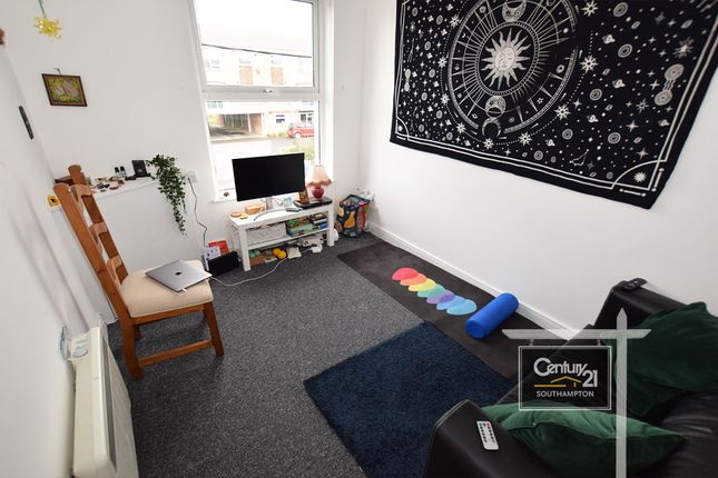Flat to rent in |Ref: R171831|, Victoria Road, Netley Abbey, Southampton