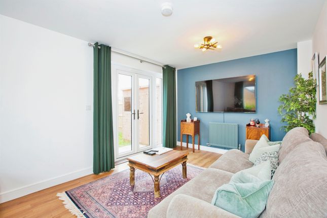 14, Sutton Grove, Crewkerne photo 3
