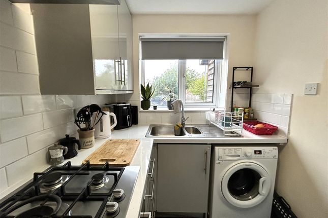 24, Waters Edge, Chippenham photo 2