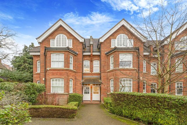 3-bed house on Flat 1, Windsor Court, Platts Lane, London, £3,500/mo