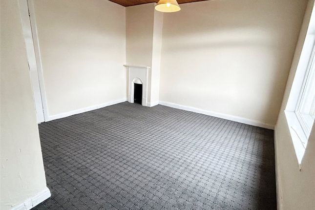 End terrace house to rent in Castle Avenue, Rastrick, Brighouse