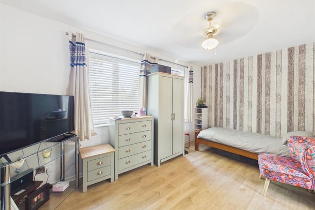 7, Abercorn Grove, Ruislip photo 4