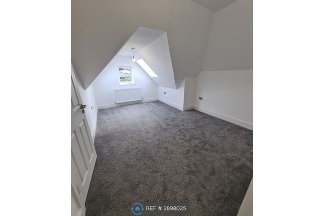 Flat, Redstone Apartments Rectory Park, South Croydon photo 5