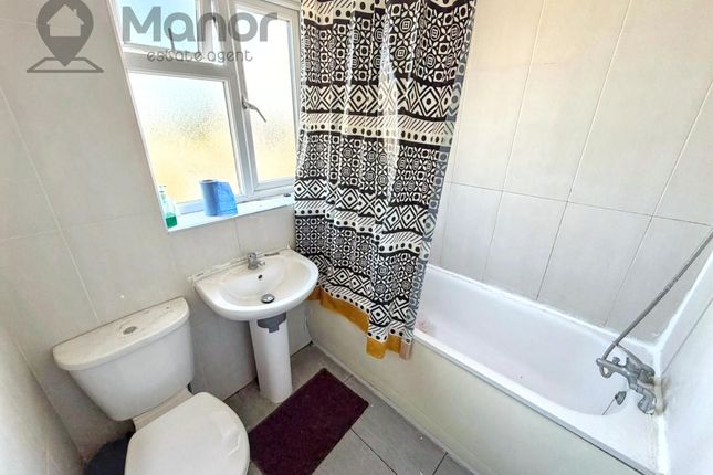 23 Waverley Road, Slough photo 4