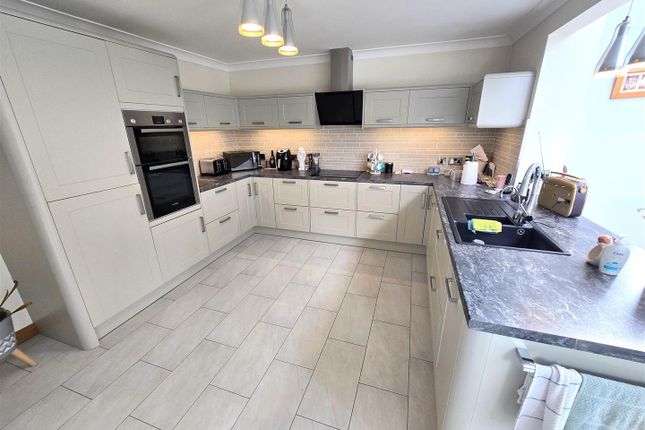 2, Shearwater Drive, Great Yarmouth photo 4