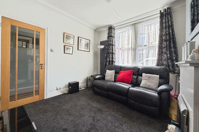 13, Madin Street, Chesterfield photo 4