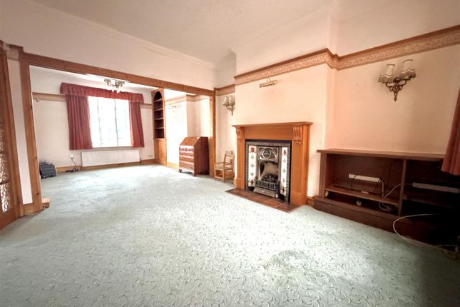 13, Priory Street, Bowdon photo 2