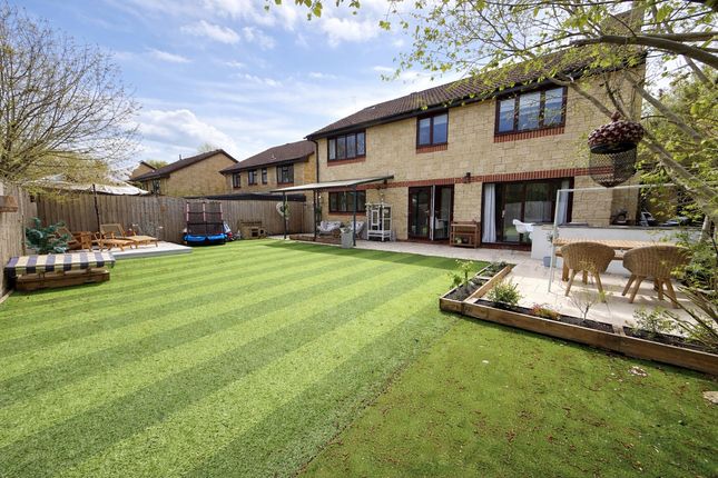 25, Fox Brook, Swindon photo 2
