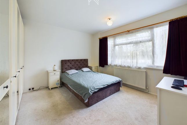 Flat for sale in Cornwall Road, Pinner