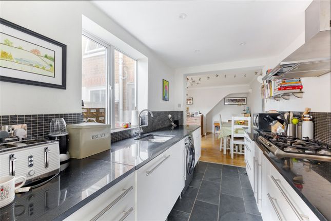 142, Anyards Road, Surrey photo 2