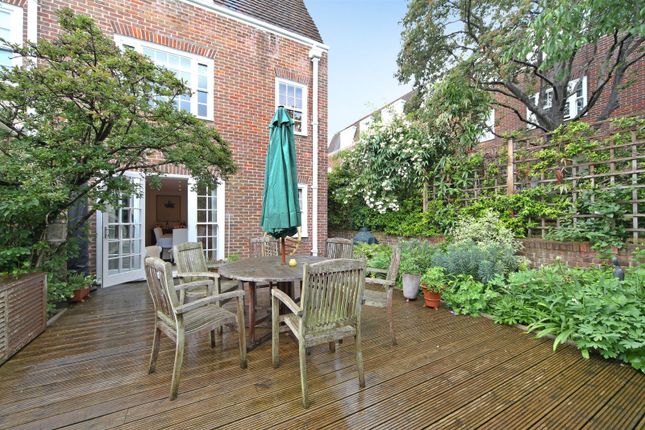 Semi-detached house for sale in Abbotsbury Close, London