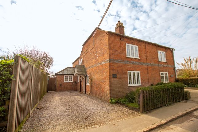 2-bed house on Post Cottage,, Southend Road, Reading, £500,000