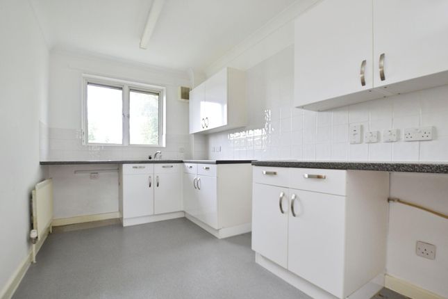 107, Woodcocks, London photo 4