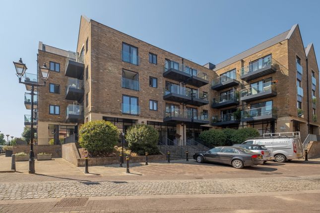 Flat 71, Lion Court, Swan Street, Isleworth photo 3